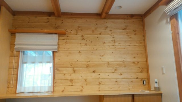 【補修DIY】羽目板で壁一面を木にして木の香りを楽しむ家に簡単リフォームする方法
