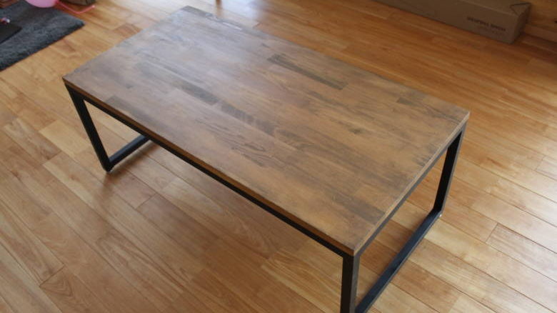 【補修DIY】ローテーブルを簡単リメイクして新品の輝きを取り戻す方法